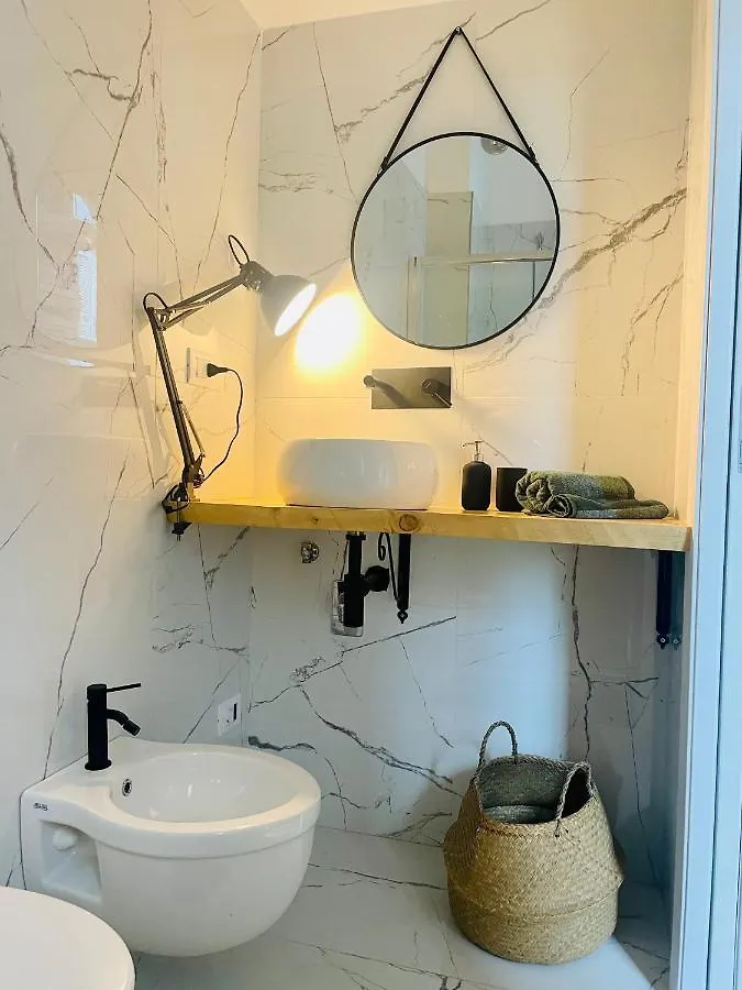 アパート Trevi Industrial Room C ミラノ